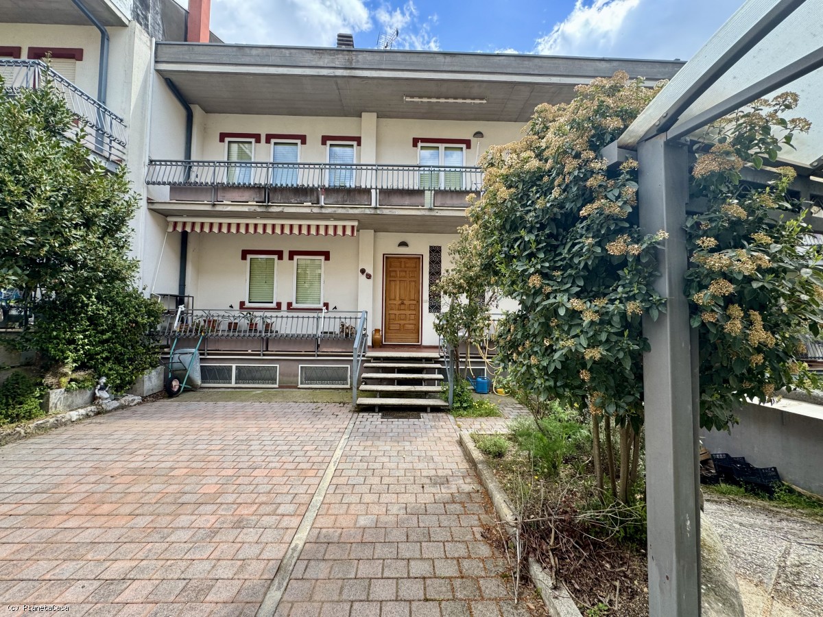 Soggiorno della villetta a Borgo Pineta